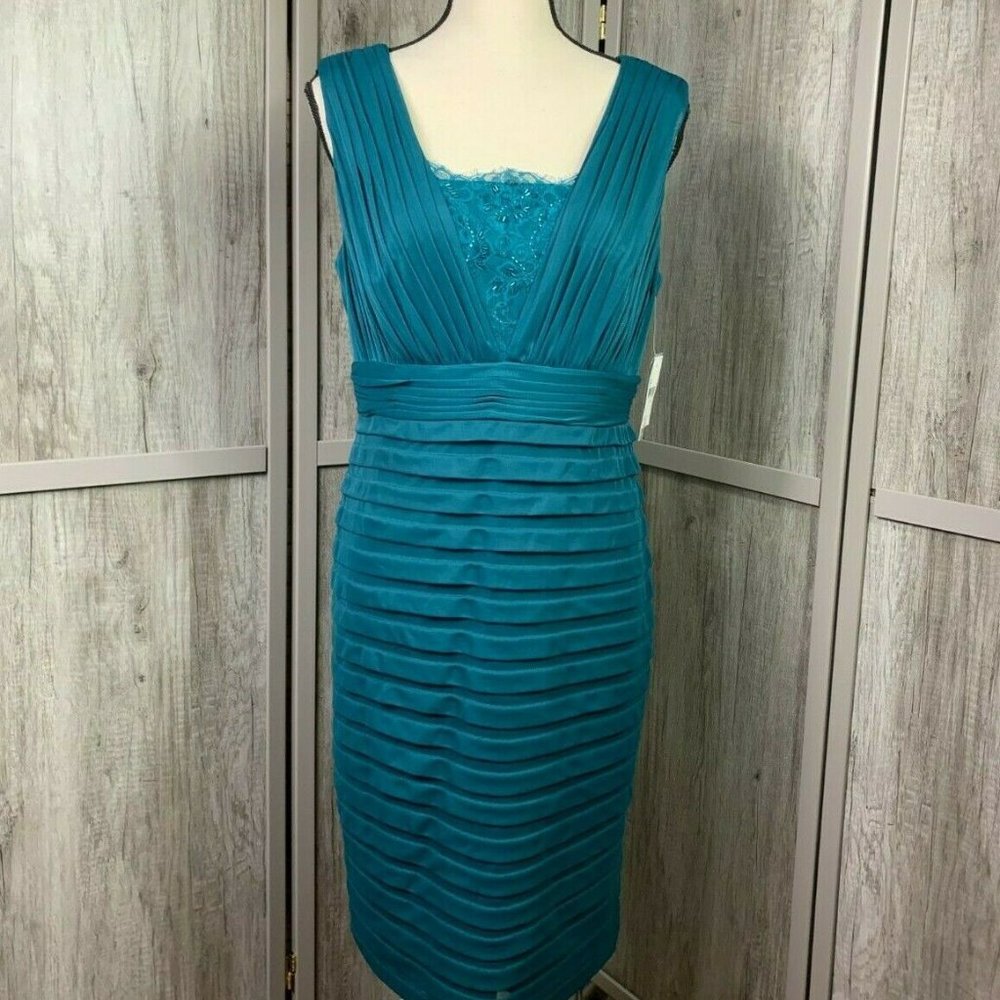 Liliana NWT Beautiful Dark Green Sheath Dress